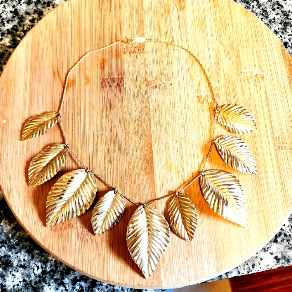 Vintage Napier frosted leaf necklace